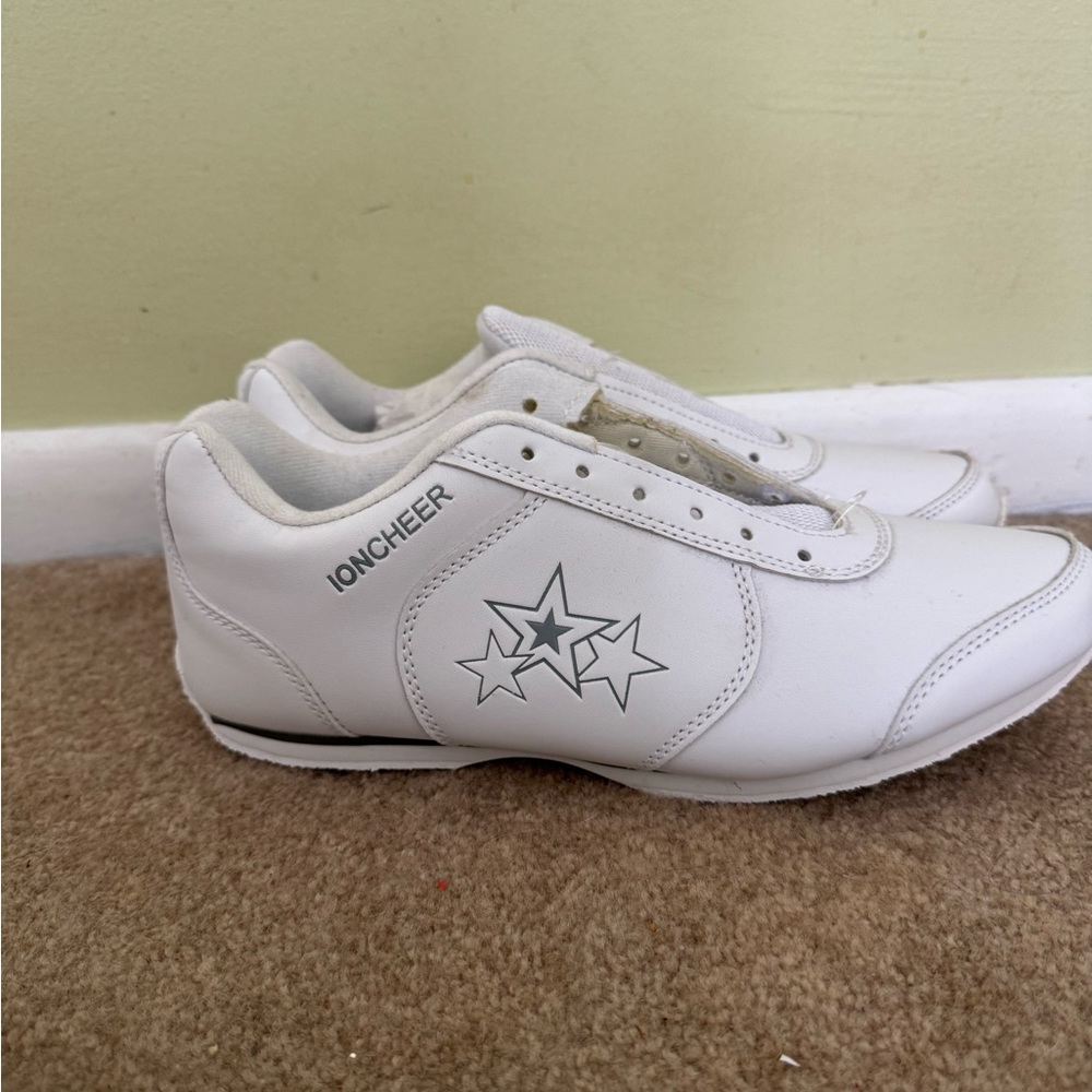 BRAND NEW ION CHEER SHOES SIZE 8.5.  new without laces